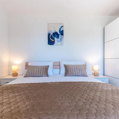 House Verona 25m From The Beach, Martinscica, Cres Island וילה