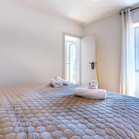House Verona 25m From The Beach, Martinscica, Cres Island