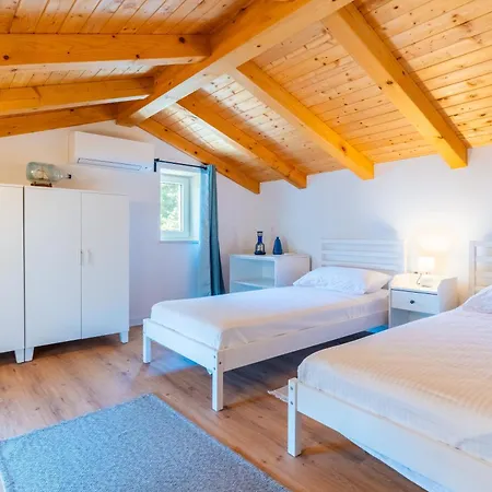House Verona 25m From The Beach, Martinscica, Cres Island