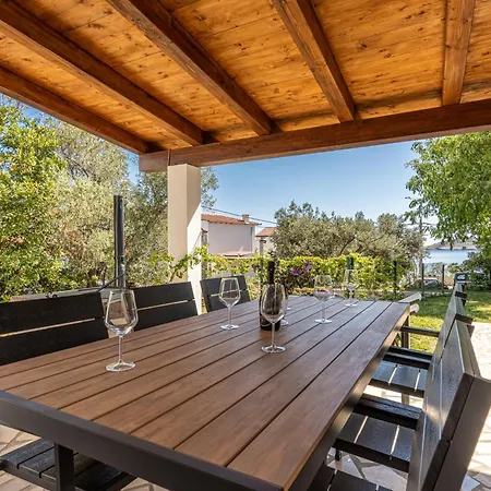 House Verona 25m From The Beach, Martinscica, Cres Island * Martinšćica