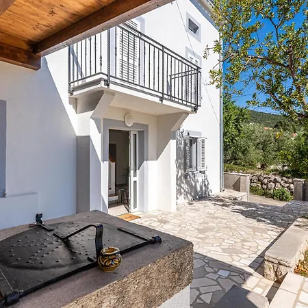 House Verona 25m From The Beach, Martinscica, Cres Island וילה